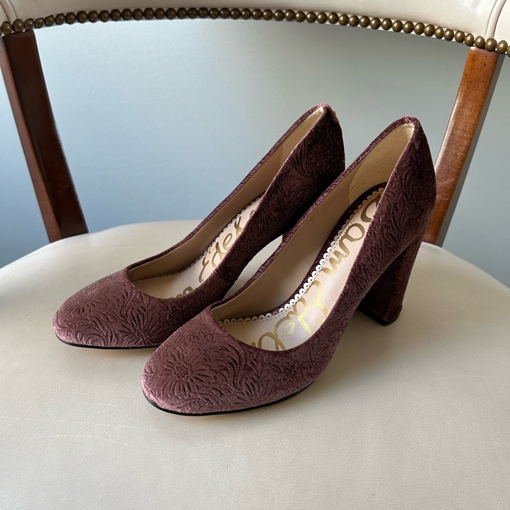 Women's Embossed Velvet Block Heel Pumps - Plum
